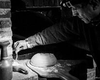 Le fournil de l’Hof ter Musschen Grignage d'un pâton avec une lame de boulanger
